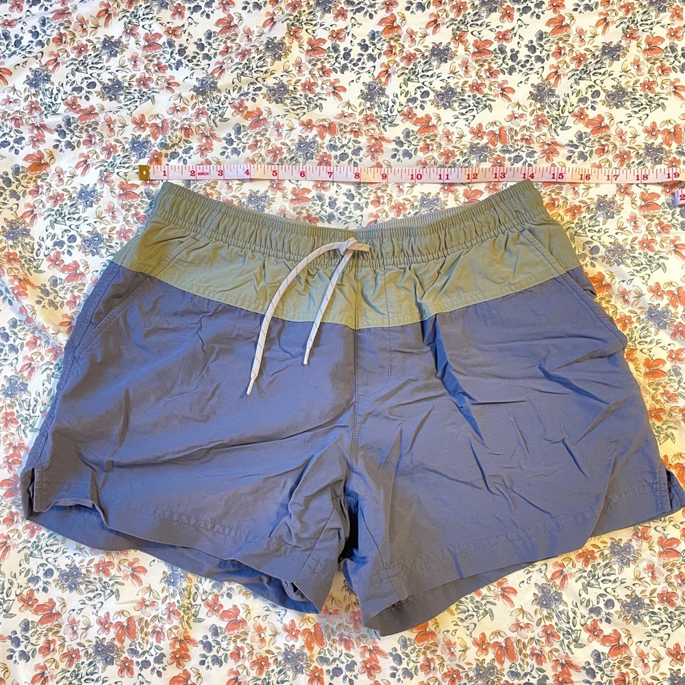 Columbia shorts small blue and green